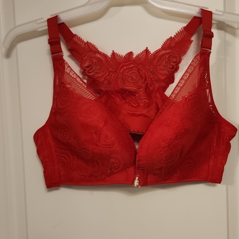 Red Lace push up bra. Front clip